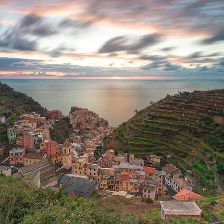 L' Attico Giallo Oro Di Giulia Manarola Exterior photo