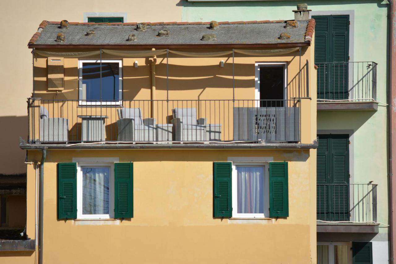 L' Attico Giallo Oro Di Giulia Manarola Exterior photo