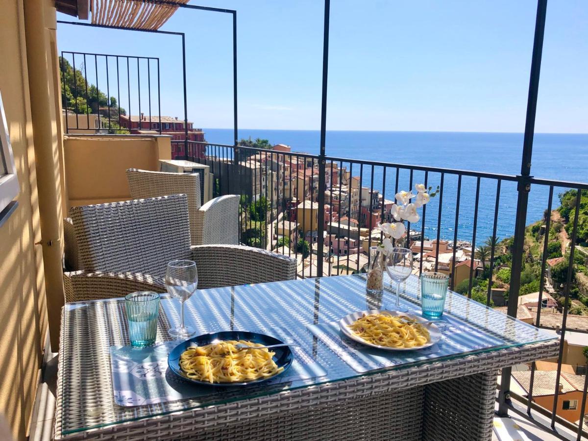 L' Attico Giallo Oro Di Giulia Manarola Exterior photo